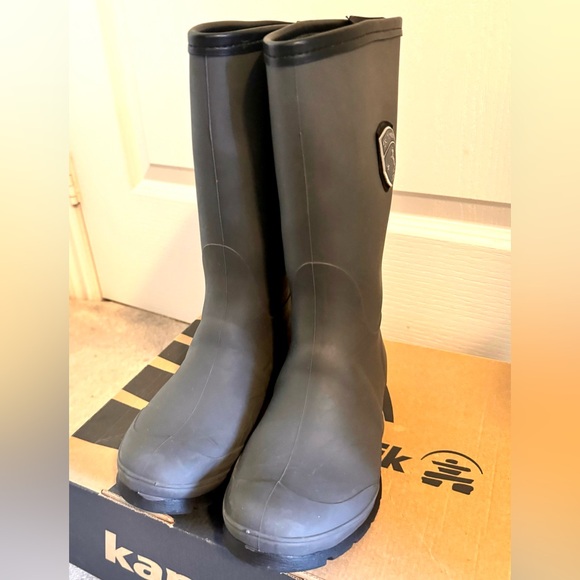 Women/girls rain boots, size 7. Brand:Kamik. Like new condition. With the box. - Picture 2 of 6